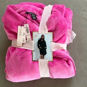 Victoria’s Secret short plush robe, pink, size xs-s. Brand new with tags